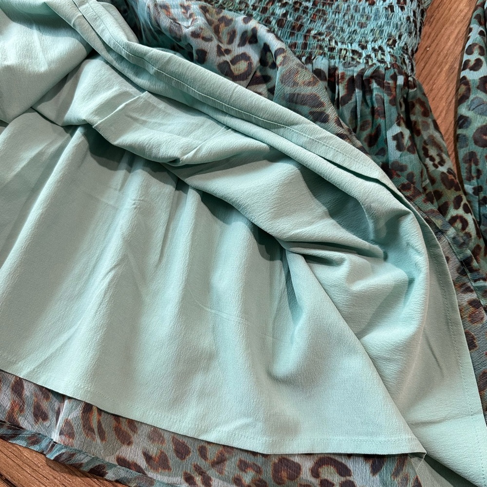 Guess Green Animal Print Long Sleeve V-Neck Midi Dress Size Medium - Picture 8 of 10